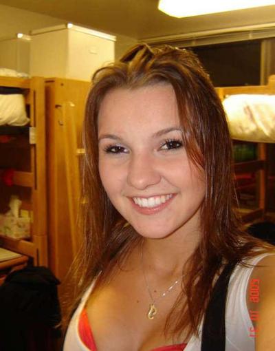 15P Pictures of a college babe with nice tits and ass