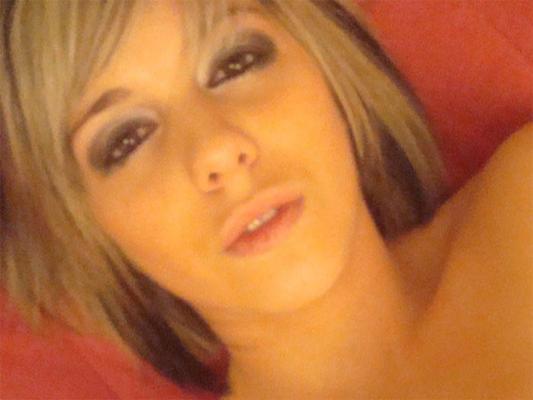 16P Pictures of a petite blonde camwhoring in her room