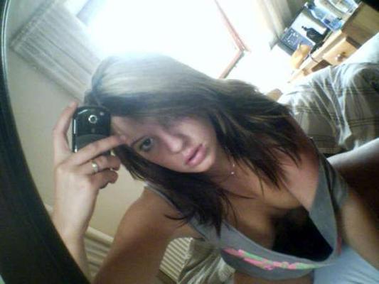 18P Collection of nice selfpics of naughty chicks