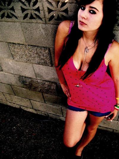 16P Collection of selfpics of a pretty gothic babe