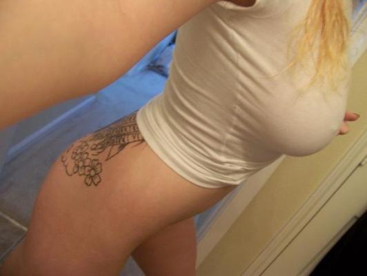 16P Photos of a busty and sexy girl self-shooting
