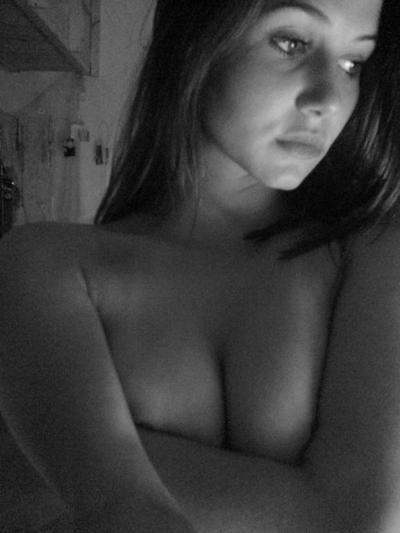 16P Pictures of a college hottie who got naughty and naked