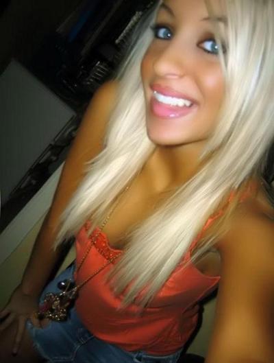 15P Photos of self-shooting gorgeous babes