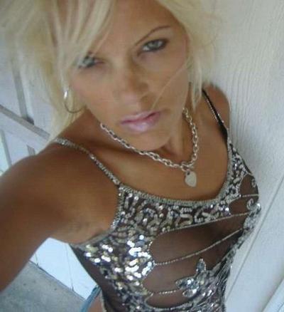 18P Photos of slutty strippers modeling