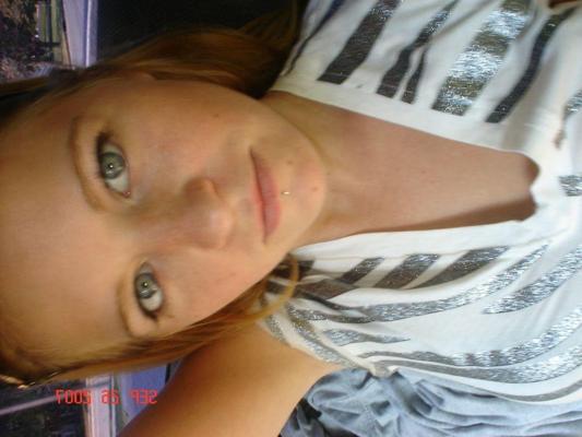 18P Dutch chick shows off