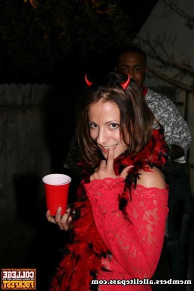 16P Horny drunk college chicks fucking at hardcore party