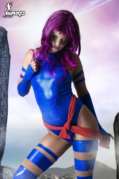 12P Fille de cosplay érotique