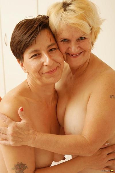 16P Two mature lesbians go at it