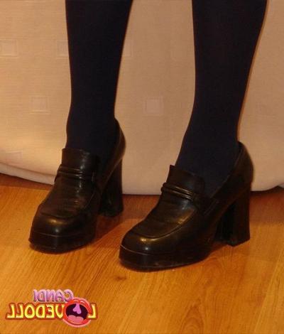 15P Tranny dressed as a schoolgirl shows her dick