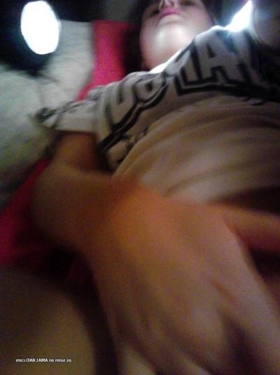 10P Horny teen playing with her shaved pussy in the bedroom