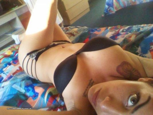 10P Gorgeous horny babe selfshooting while fingering