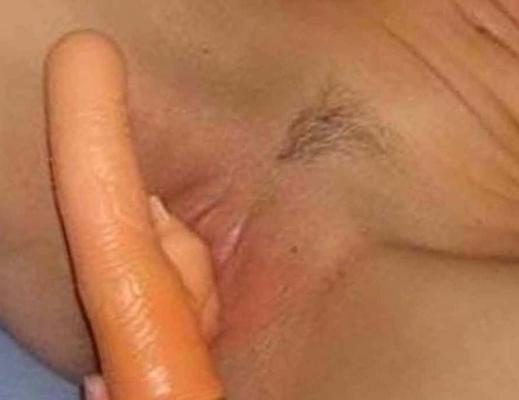 16P Amateur horny pussy-playing GF sucks on a dick