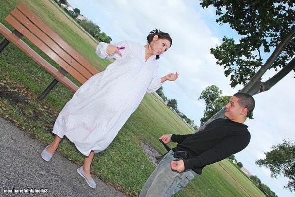 15P Schulmädchen Gracie Glam in Fick-Action und Creampie