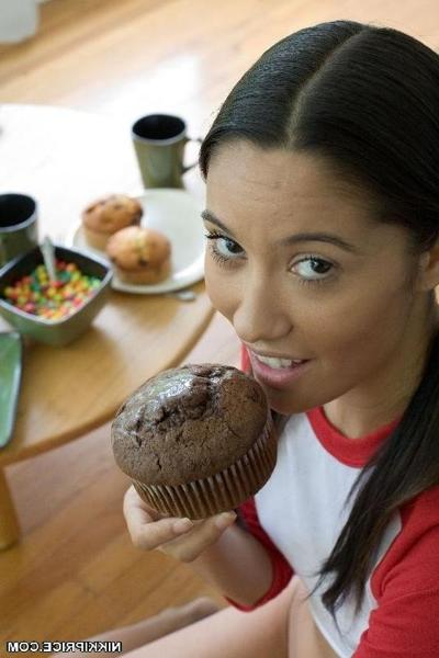 15P Nikki Price gets fucked n eats cum covered muffin