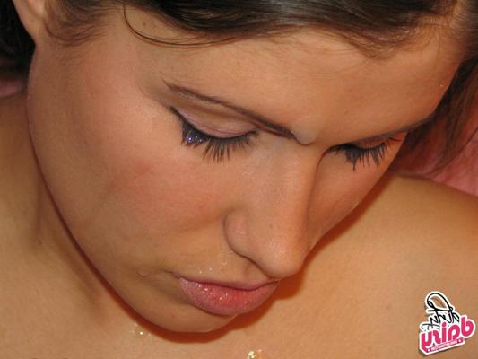 15P This hot amateur takes a cumshot right in her eyes