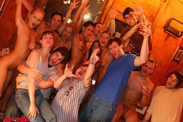 17P Hot drunk sluts in amazing orgy sex party in a regular pub