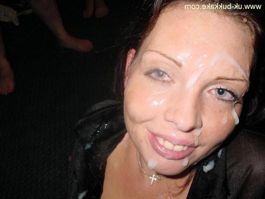 12P Filles qui aiment le sperme lors d'une belle soirée bukkake