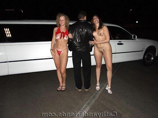 16P Girls lick fuck and suck guy in back seat