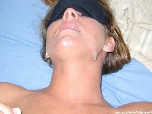 15P Geile Amateurin fickt mit verbundenen Augen und bekommt eine Gesichtsbehandlung