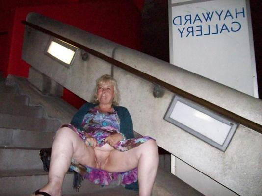 15P great and sexy housewife pictures