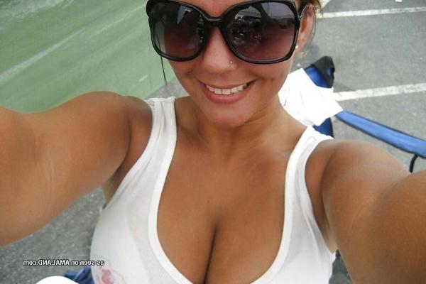 10P Garotas sexy sem nudez exibindo seus peitos grandes