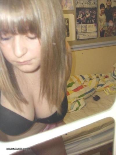 10P Collection of a busty teen camwhoring in her lingerie