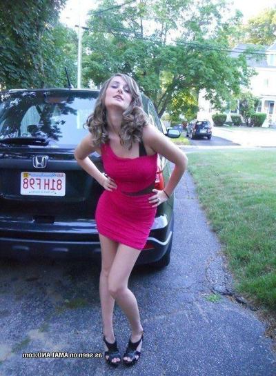 10P Sexy amateur non-nude chicks posing for their BFs