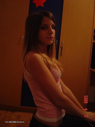 14P Sexy amateur chick camwhoring inside her bedroom