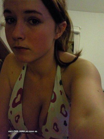 14P Big-tittied non-nude hottie camwhoring for her boyfriend