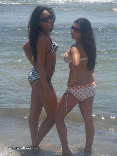 10P Hot amateur babes teasing and posing in bikinis