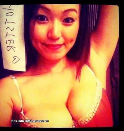 10P Selection of sexy non-nude babes selfshooting for their BFs