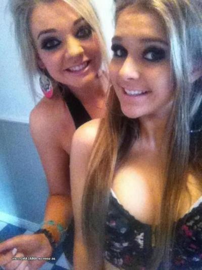 14P Sexy amateur non-nude girlfriends posing