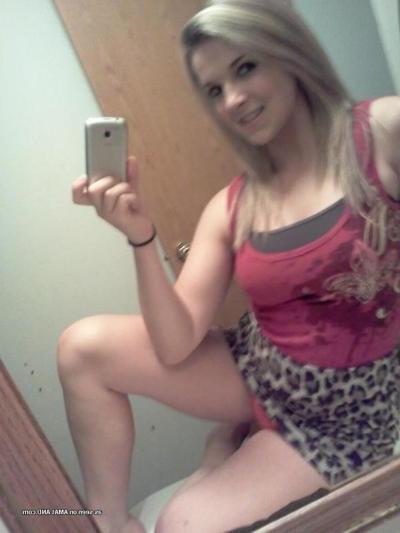 14P Non-nude blonde cutie camwhoring in her lingerie
