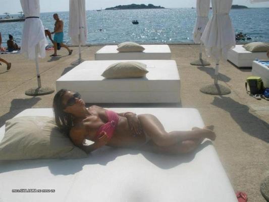 10P Selección de chicas amateurs no desnudas posando para la cámara