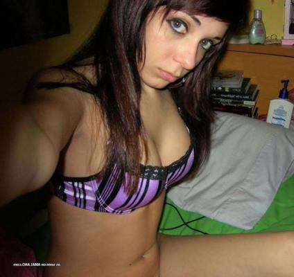 5P Sexy amateur girlfriends showing off their hot body