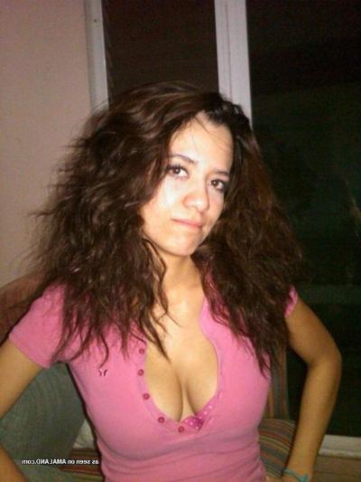 14P Gallery of a busty babe teasing her boyfriend on cam