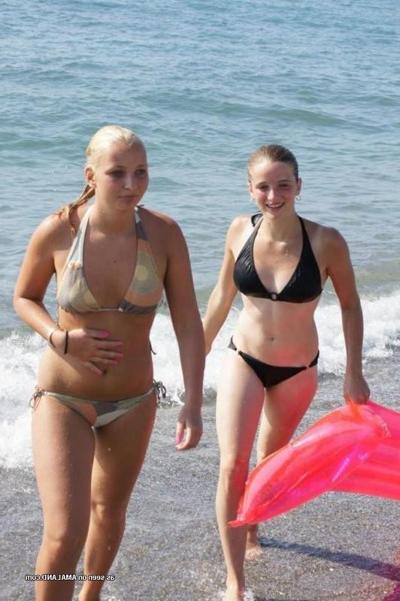 10P Compilation of hotties in bikinis and lingerie posing