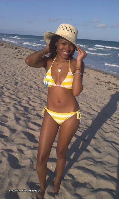 10P Gallery of a sexy non-nude chick posing for the cam
