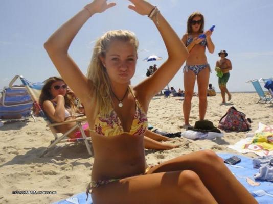14P Amateur non-nude girlfriends posing in bikinis and lingerie