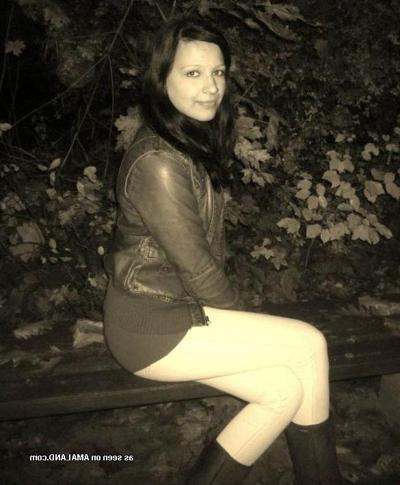 14P Selection of non-nude sexy girlfriends posing for the cam