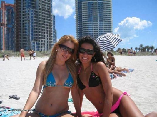 10P Flaming hot sexy bikini babes under the sun