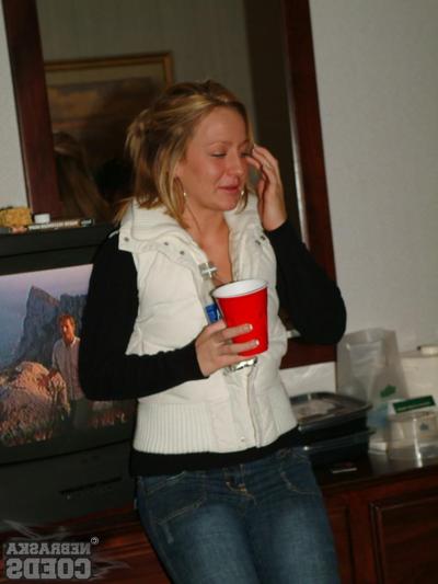 14P Drunk College  Lesbians