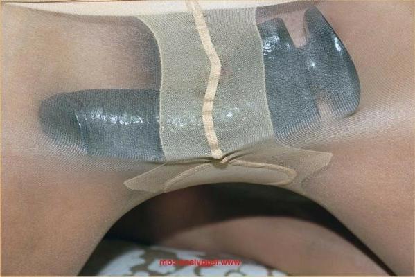 12P Leggy Lana Masturbates In Pantyhose