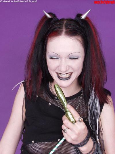 15P Goth girl toying her pussy and ass