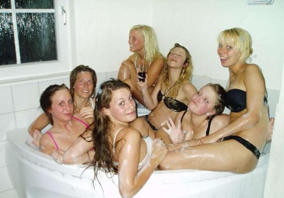 15P Drunken College Sorority Lesbian Bubble Bath Hot Girls Wild And Crazy