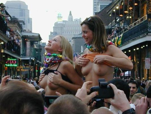 15P Drunk slutty babes exposing their tits during mardigras