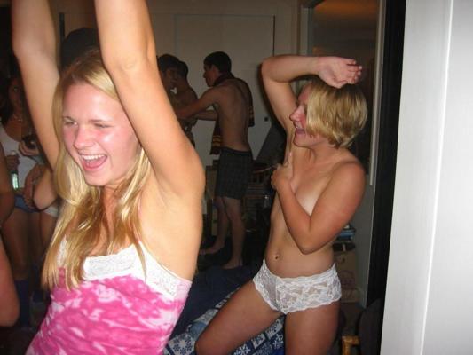 10P Hot Drunk College Chicks Flashing perky tits