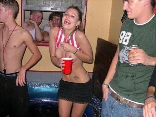 15P Real drunk amateur girls flashing