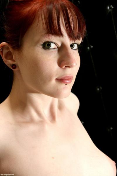 15P Delila Rose strips to show her juicy pussy