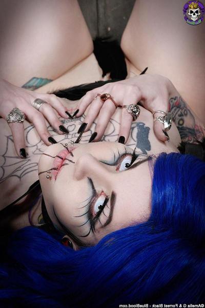 15P Stunning Tattoed Gothic Babe Kasey Kasket Black Feather Dance